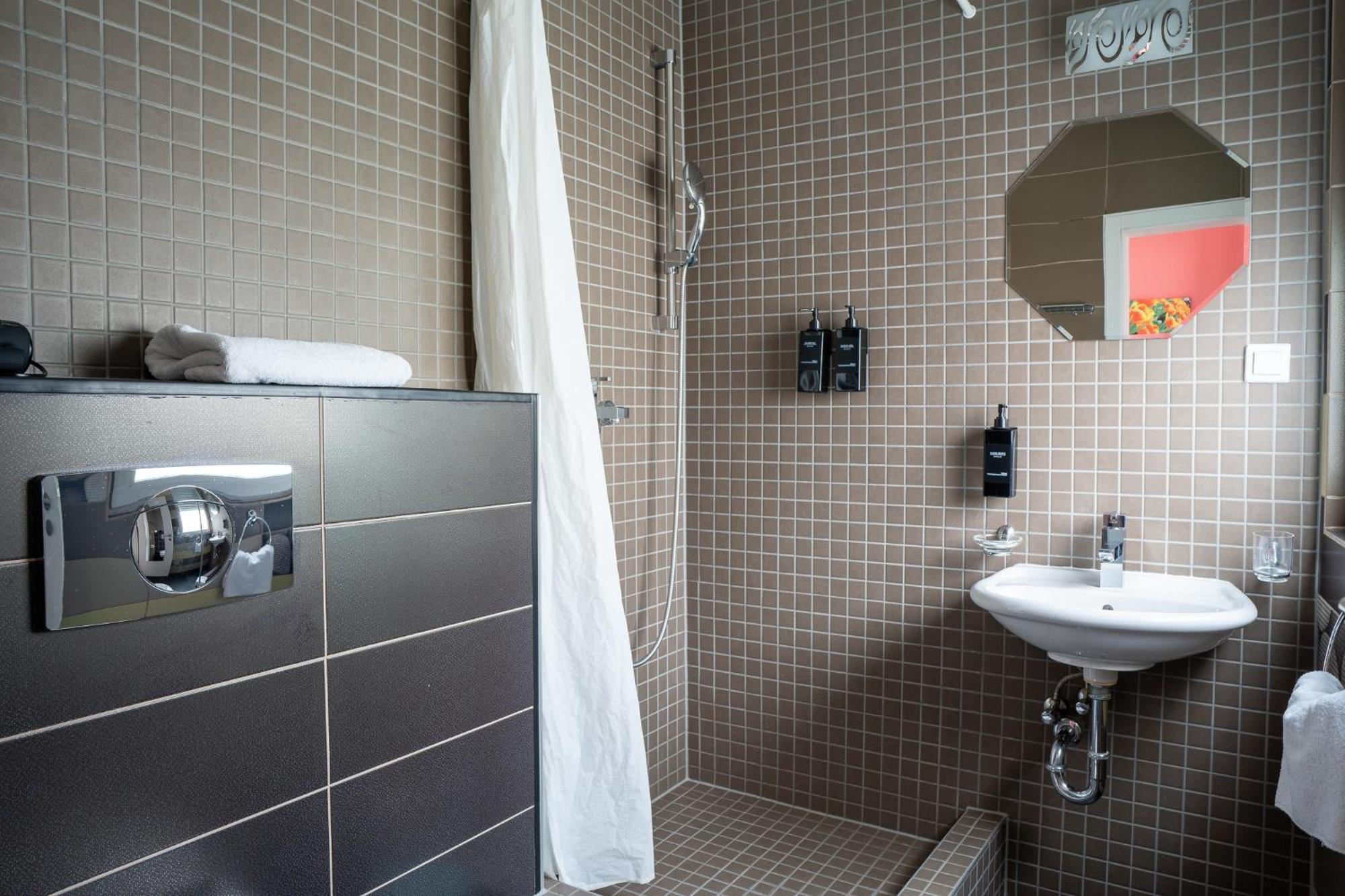 Honeybee Properties Winningen Buitenkant foto